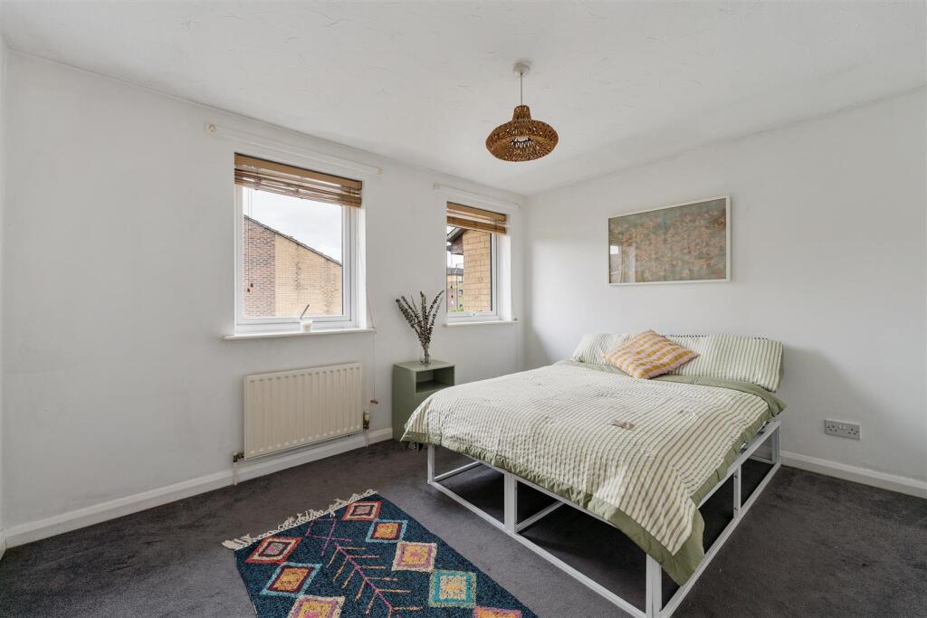 Marconi Rd, E10
