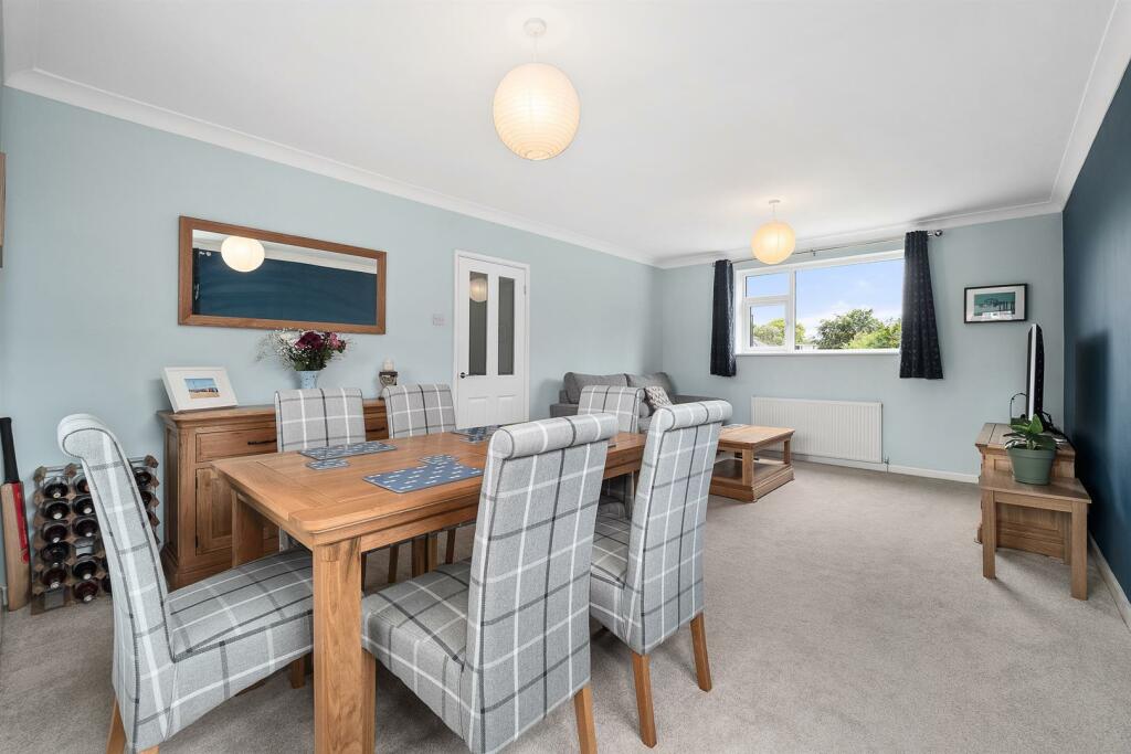 Flat 13 Brookhurst Court-4.jpg