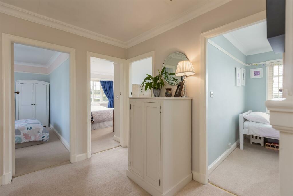 Ettington House Landing-3.jpg