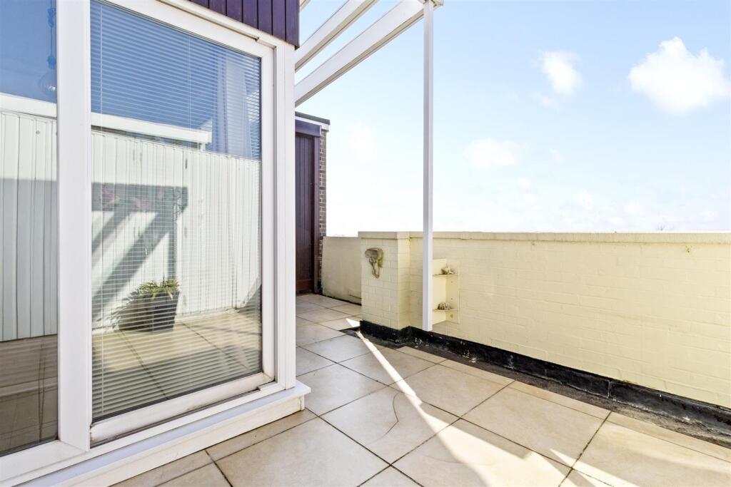 wells court, 11-013.JPG