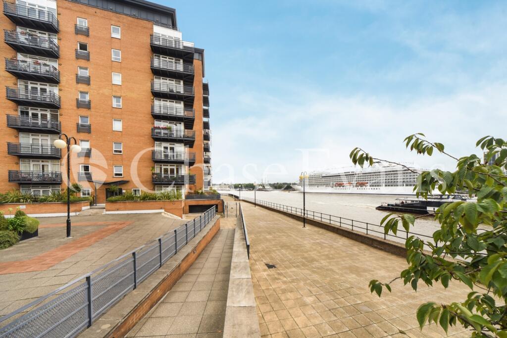 Langbourne Place, Is