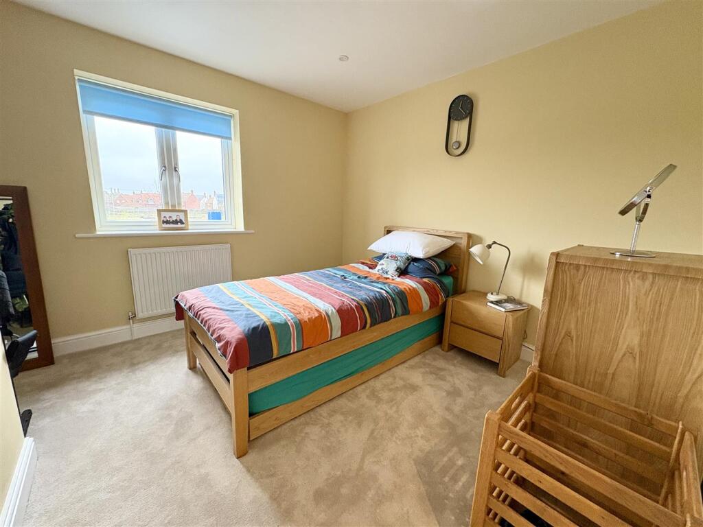 9. BED2.jpg