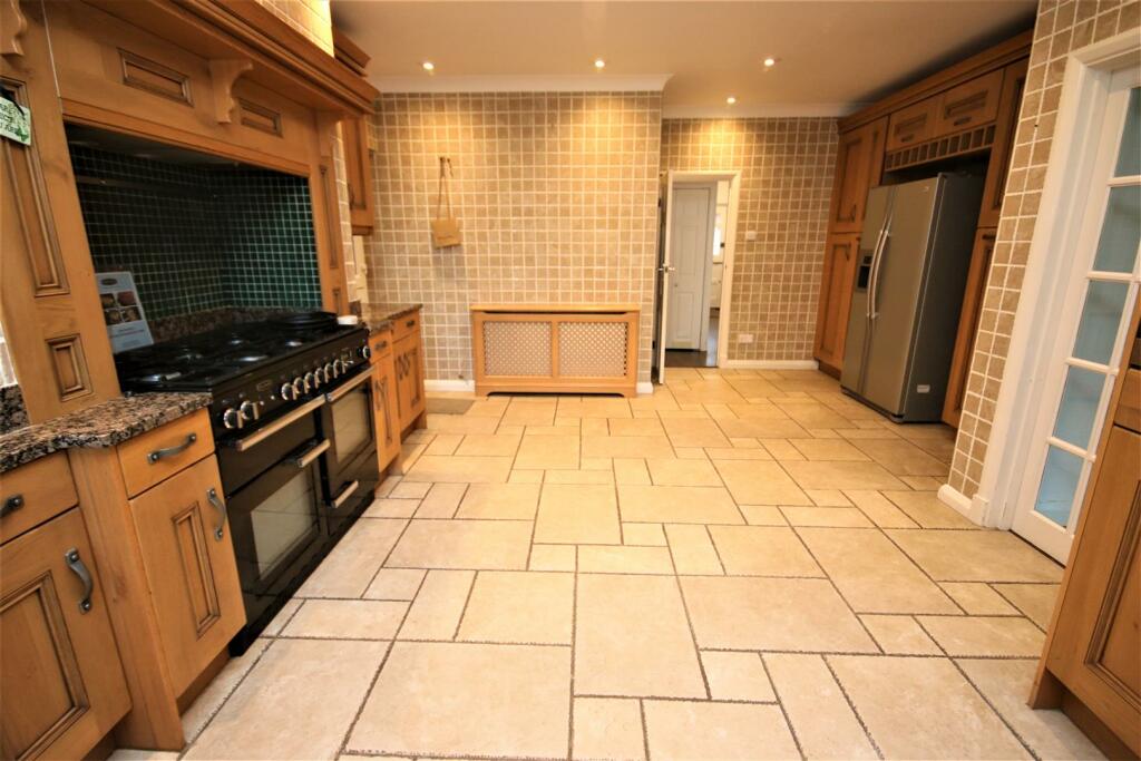 FITTED KITCHEN/DINER: PIC. 2