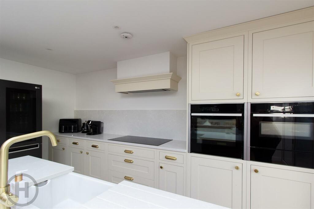 Kitchen (7).jpg