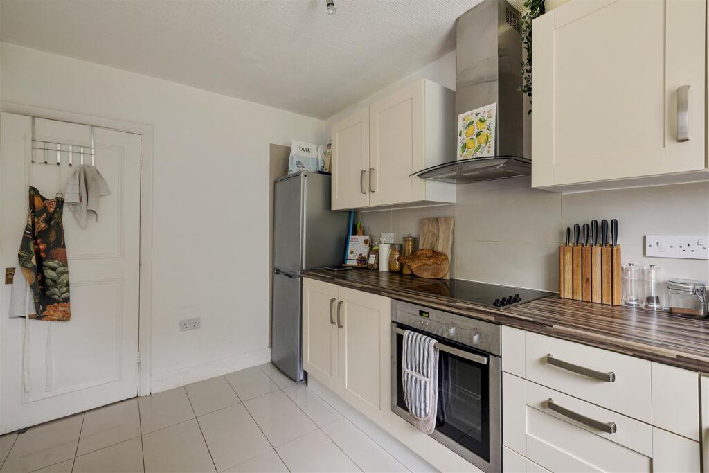 Forest Court E11