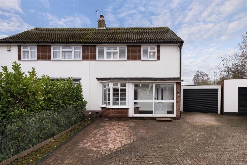 33 Wealden Close, TN11 9HB 002.jpg