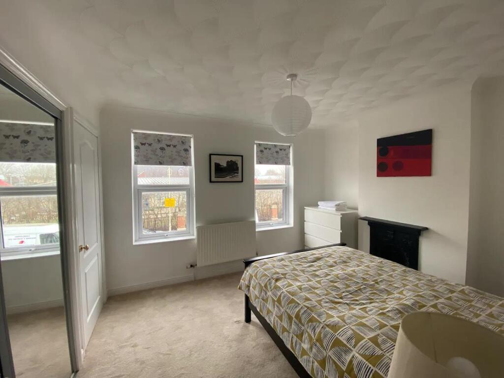 Bedroom 1 II.jpg