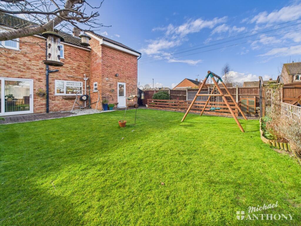 CAM03218G0-PR0546-STILL019