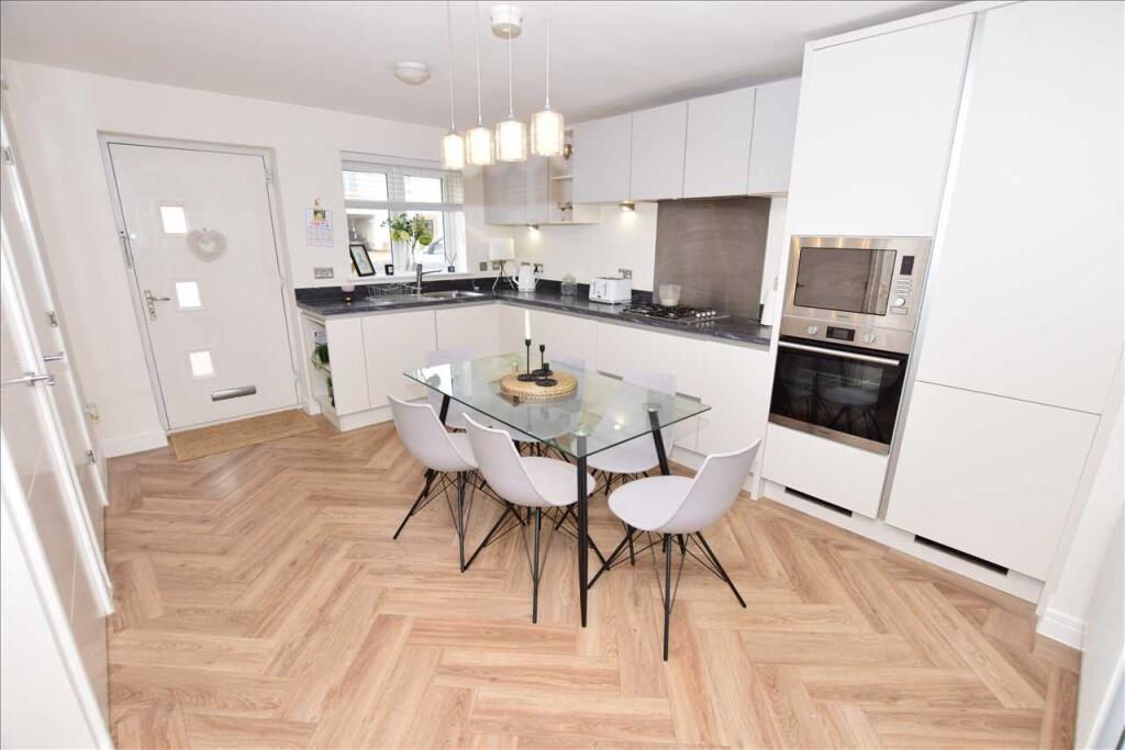 Kitchen / Dining