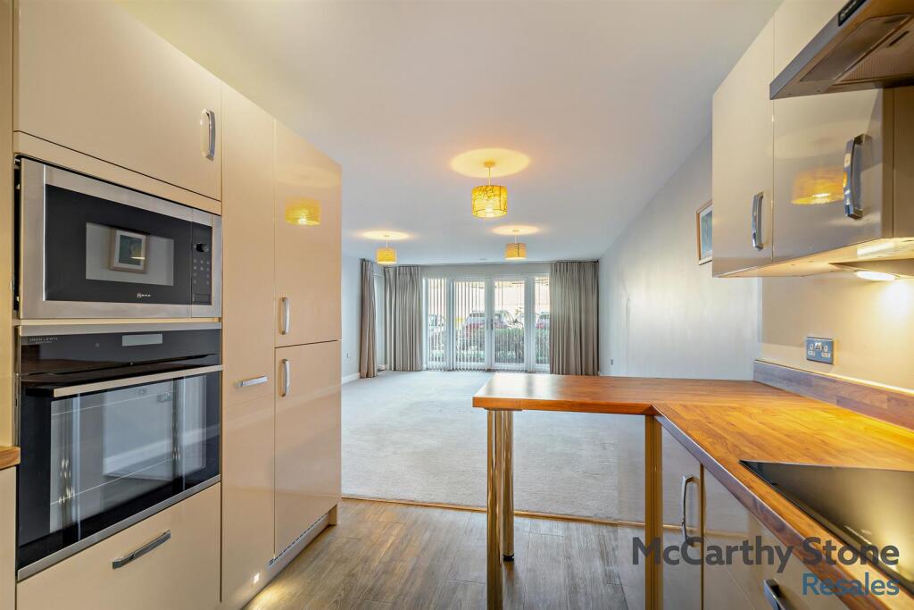 Open Plan Living Room/Kitchen