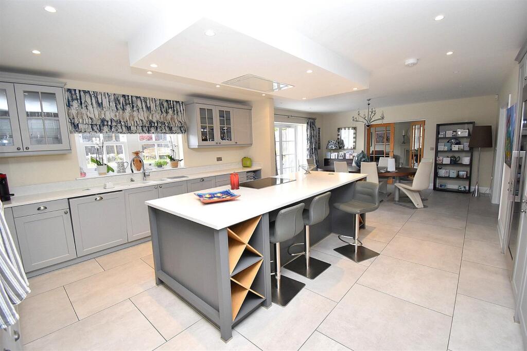 KITCHEN DINER REVERSE.JPG