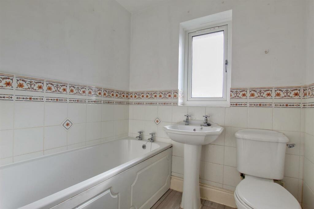 BATHROOM/W.C.