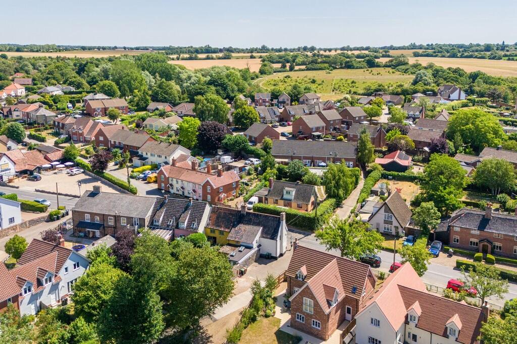 1440px-Cavell Cot...