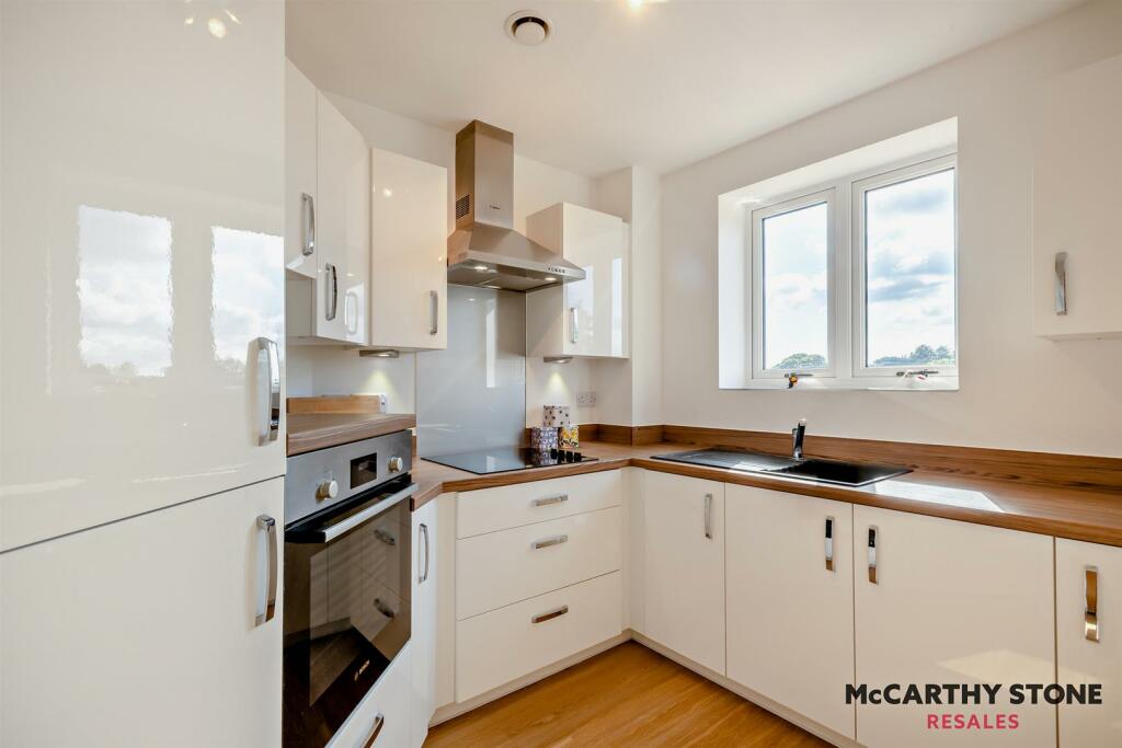 8610275-interior10-800.JPG