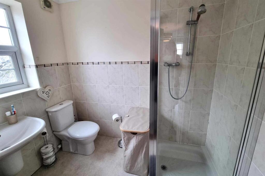 En-suite 2.jpg