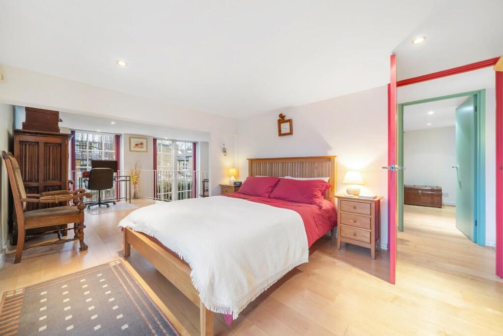 Bedroom 1 (2).jpg