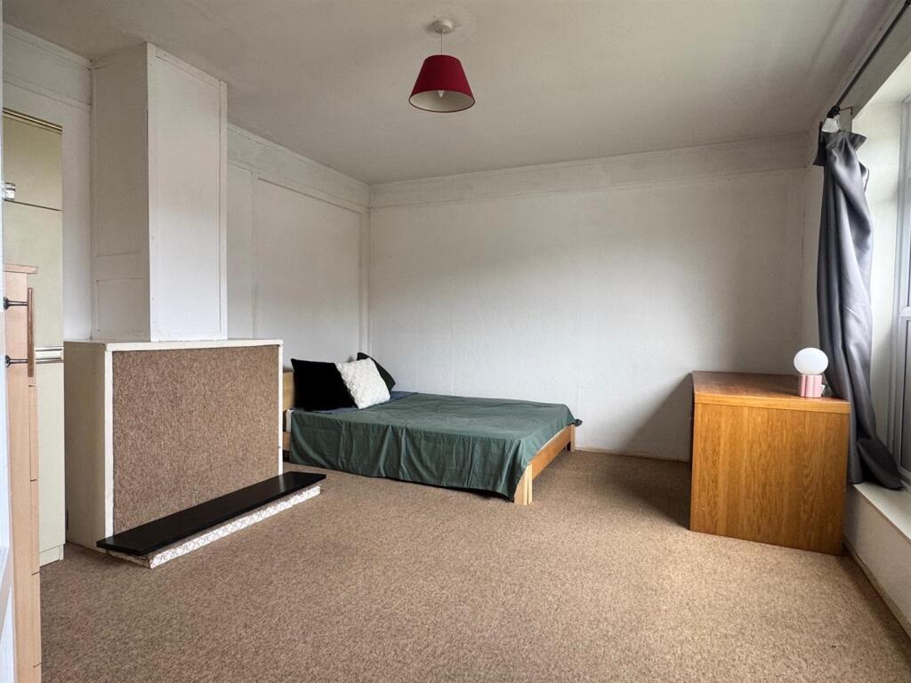 Room 1b.jpg