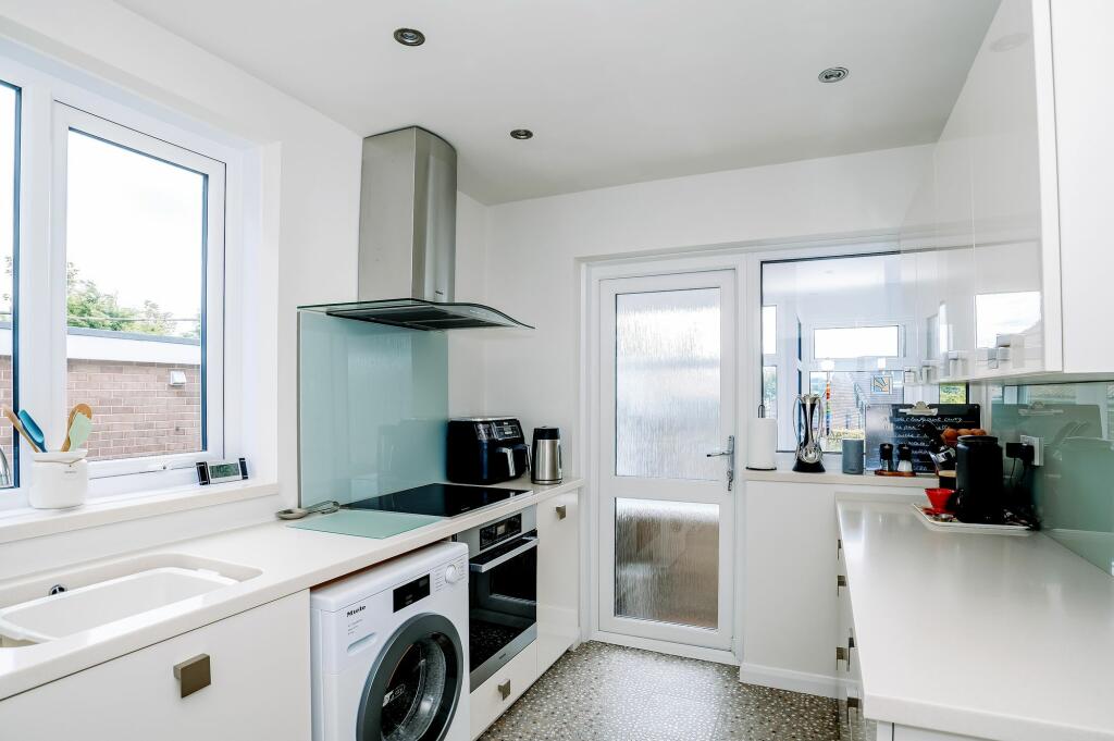 KITCHEN DINER AND LOUNGE