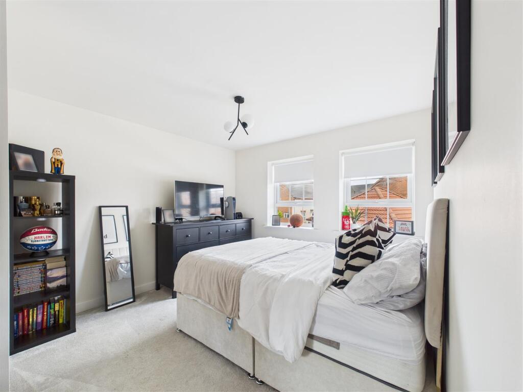 BEDROOM 2