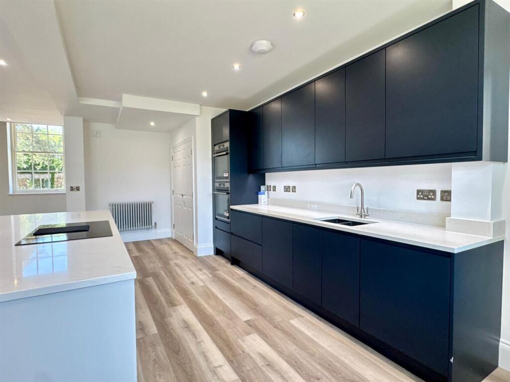 Kitchen (4).jpg