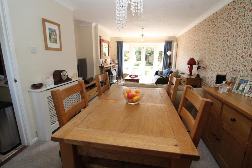 Lounge/Dining Room