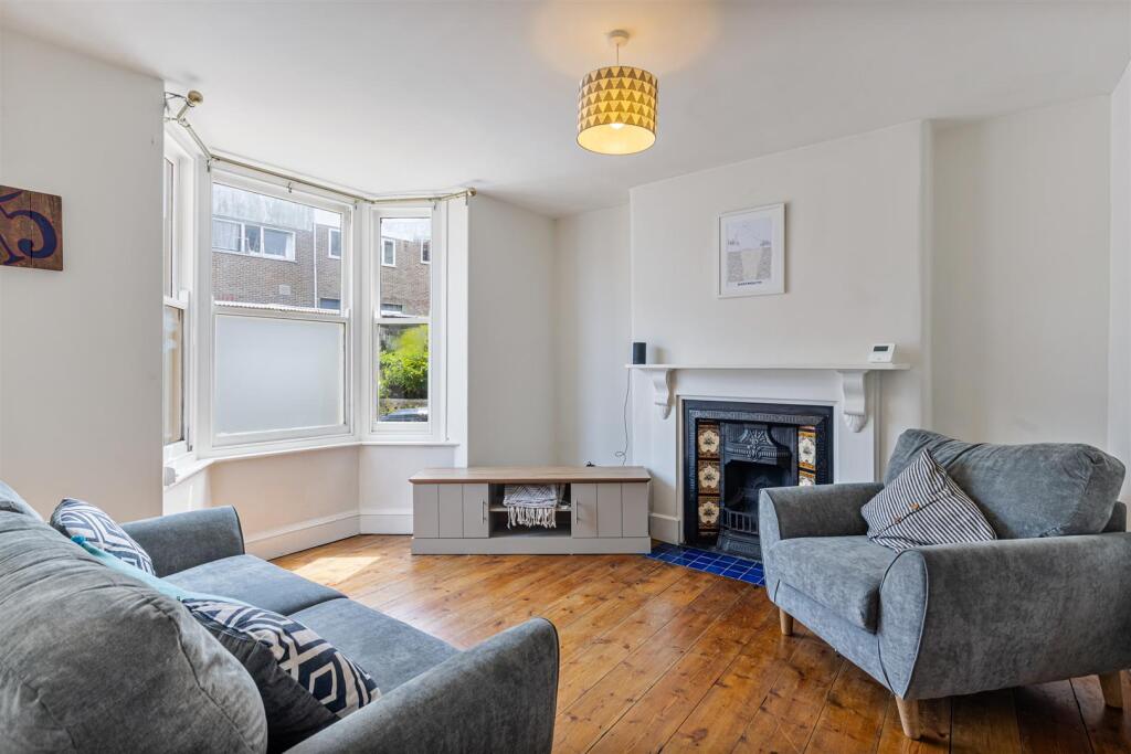 A09 - 15 Ford Valley, Dartmouth - 250722.jpg