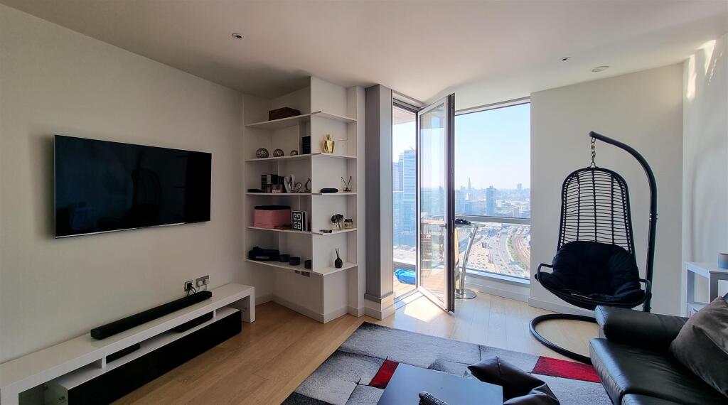 Lounge 1.jpg