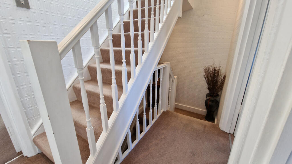 FIRST FLOOR LANDING