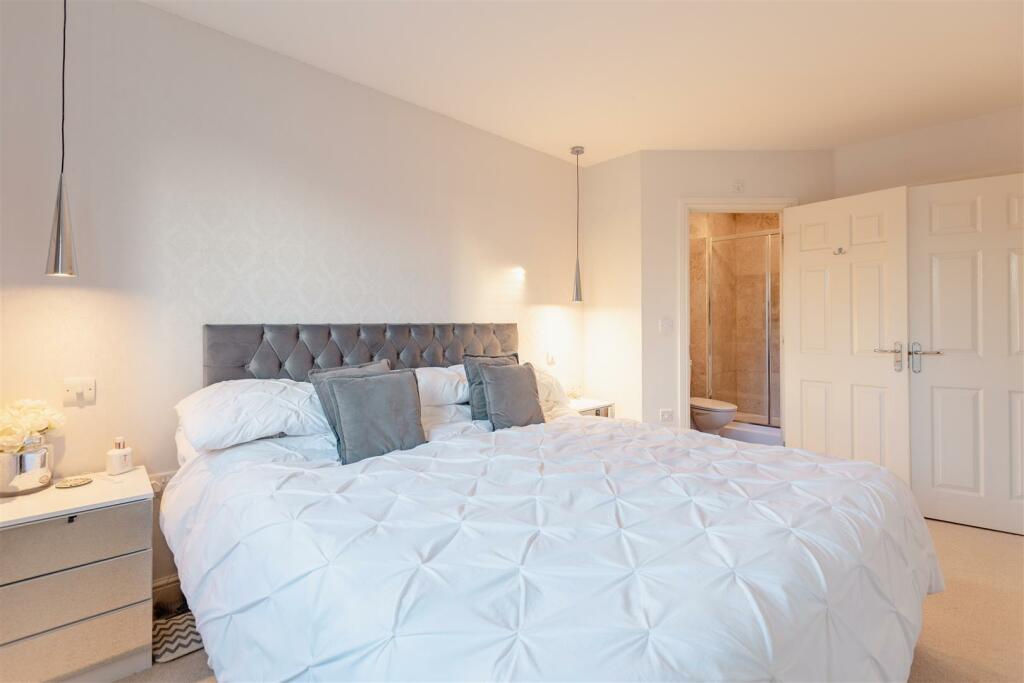 Bedroom/En Suite