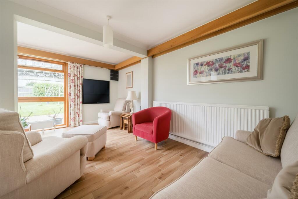 19 Manor Close, Roade