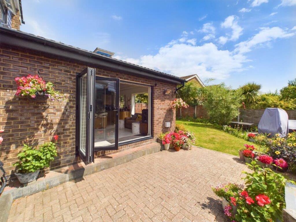 15 Durlston patio ar