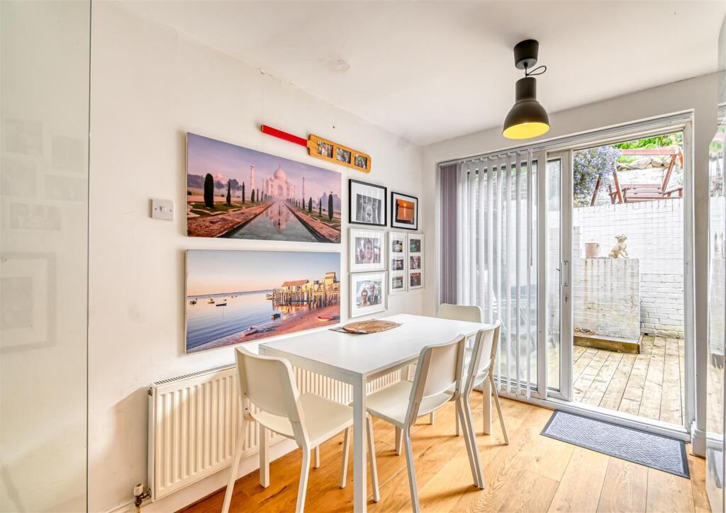 23 Cann Hall Drive-20.jpg