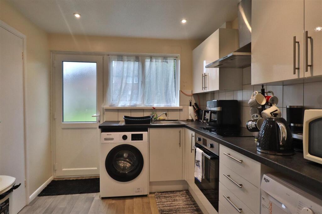 32 Helyers Green 12.JPG
