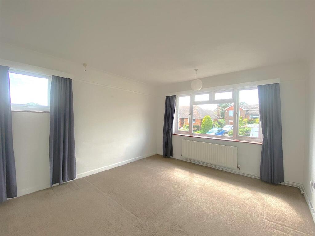 6 Blackfields Ave - Bed2.jpg
