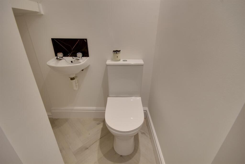 En-suite Cloak Room