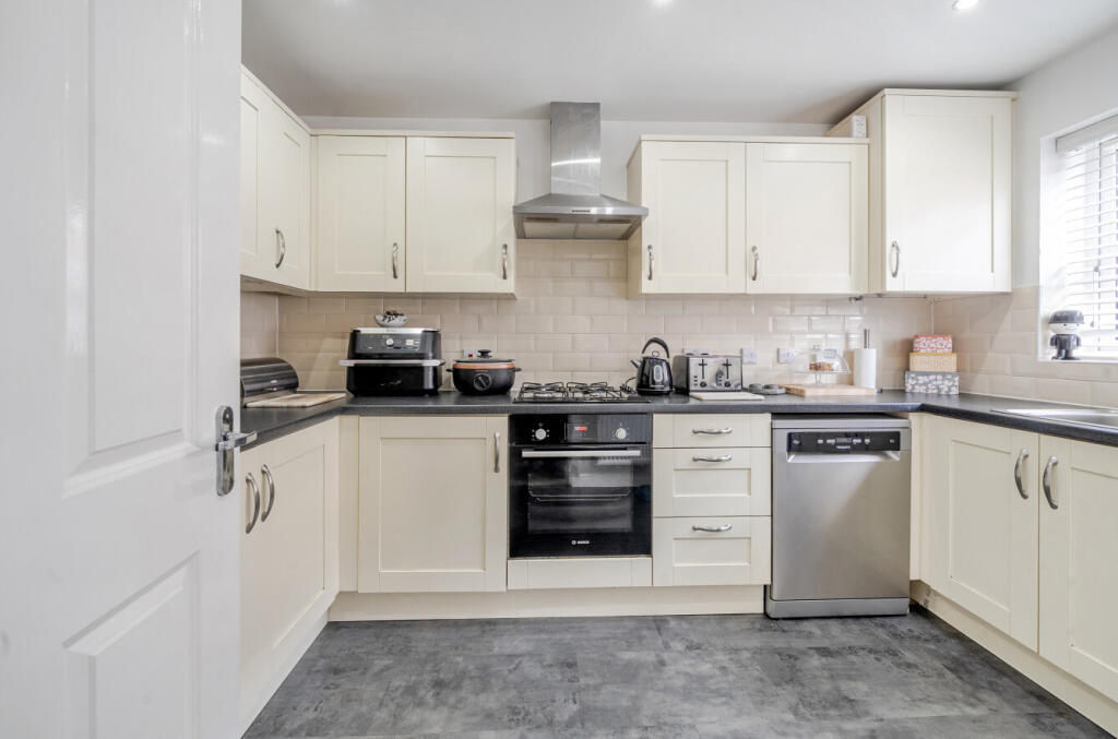 1295031-17-682f58...