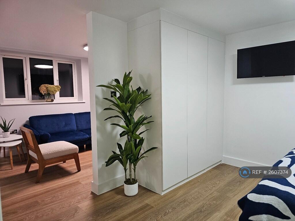 Bedroom/ Lounge