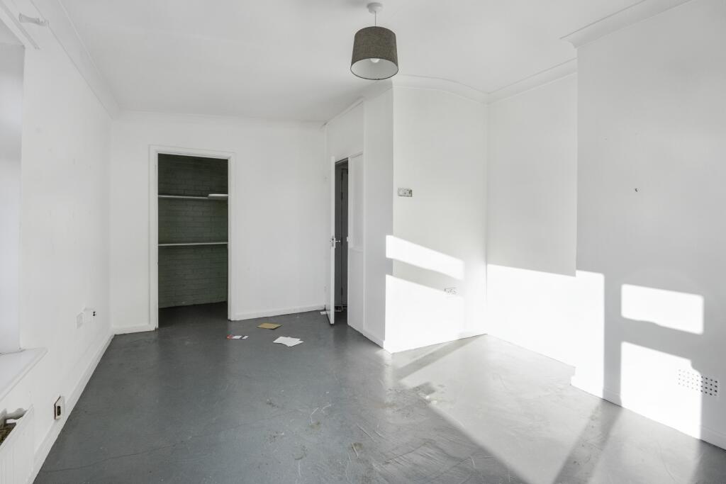 6 Russell Court, St. Neots, Cambridgeshire PE19 1AZ