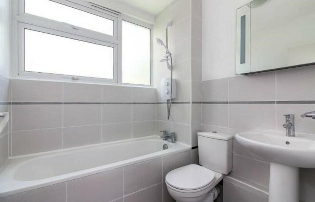 10143_valleycourt...
