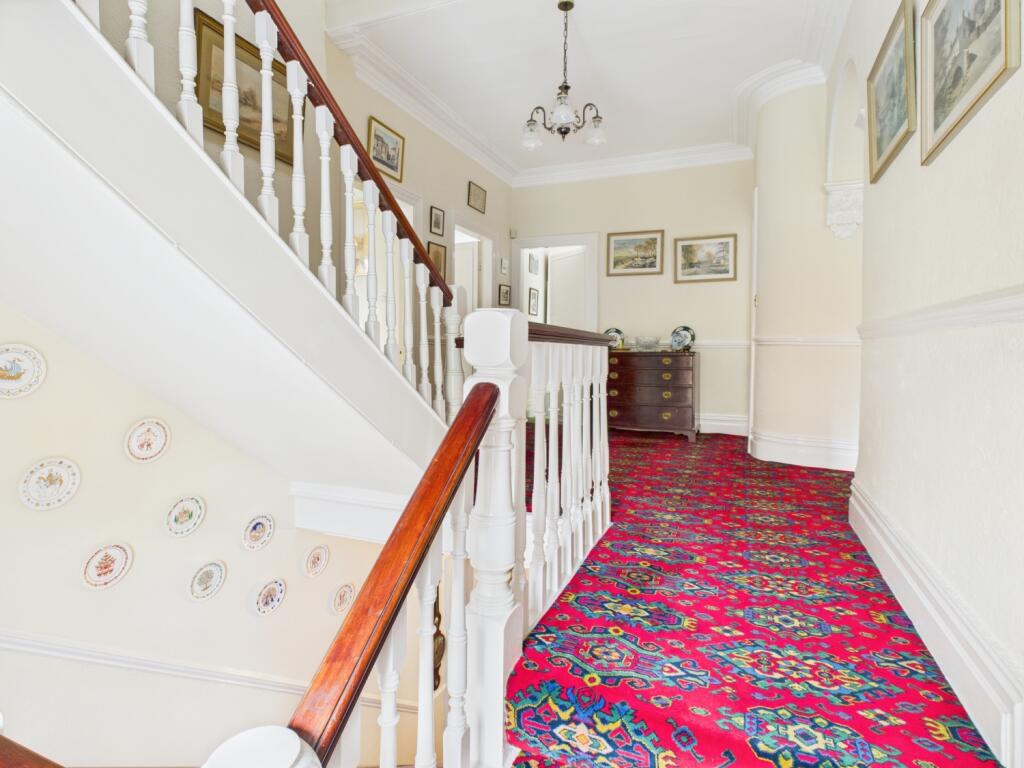 CAM04233G0-PR0042-STILL025