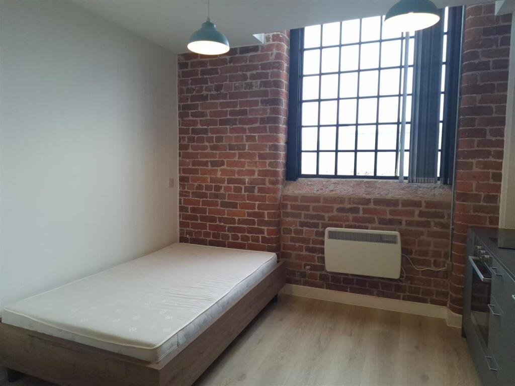Apt43 small double bed.jpg