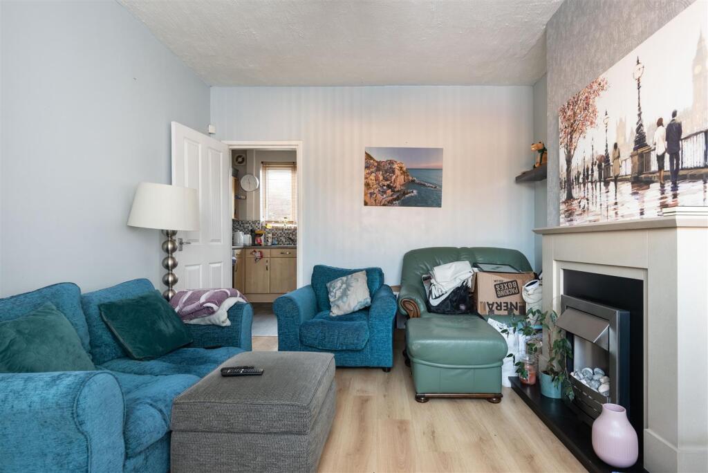 121 Longley Avenue West-7.jpg