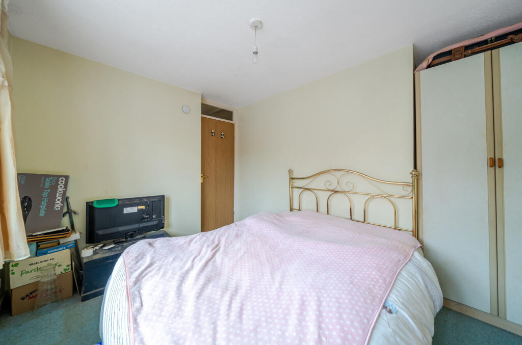 1383833-7-69286df...