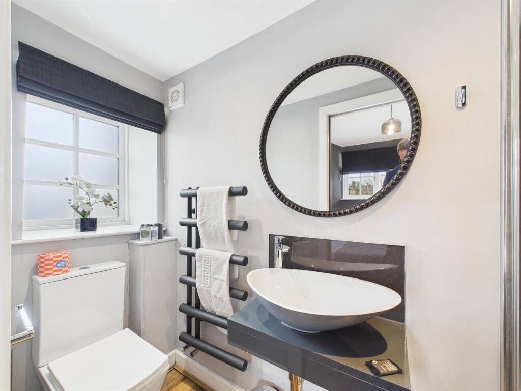 F B2 Ensuite.jpg