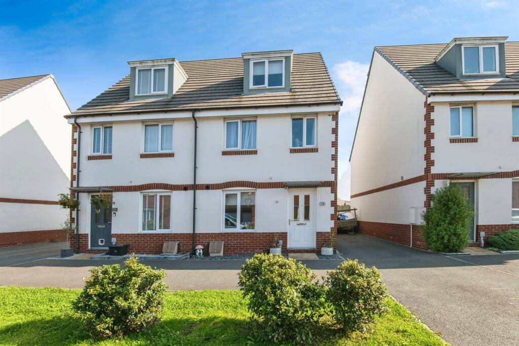 Lace Crescent, TIVERTON