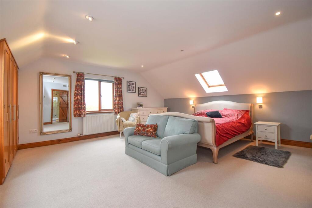 Holly Bank House Bedroom 1c.jpg