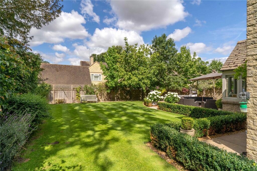 Lawned Garden