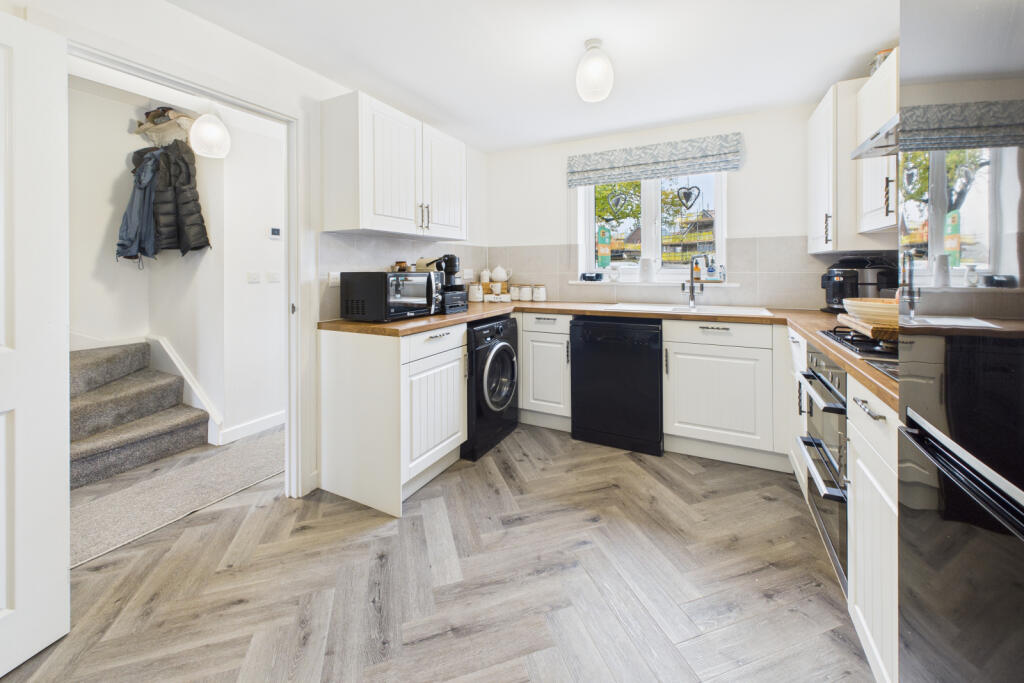Kitchen / Dining Area