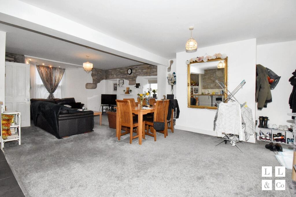 GARDEN FLAT
