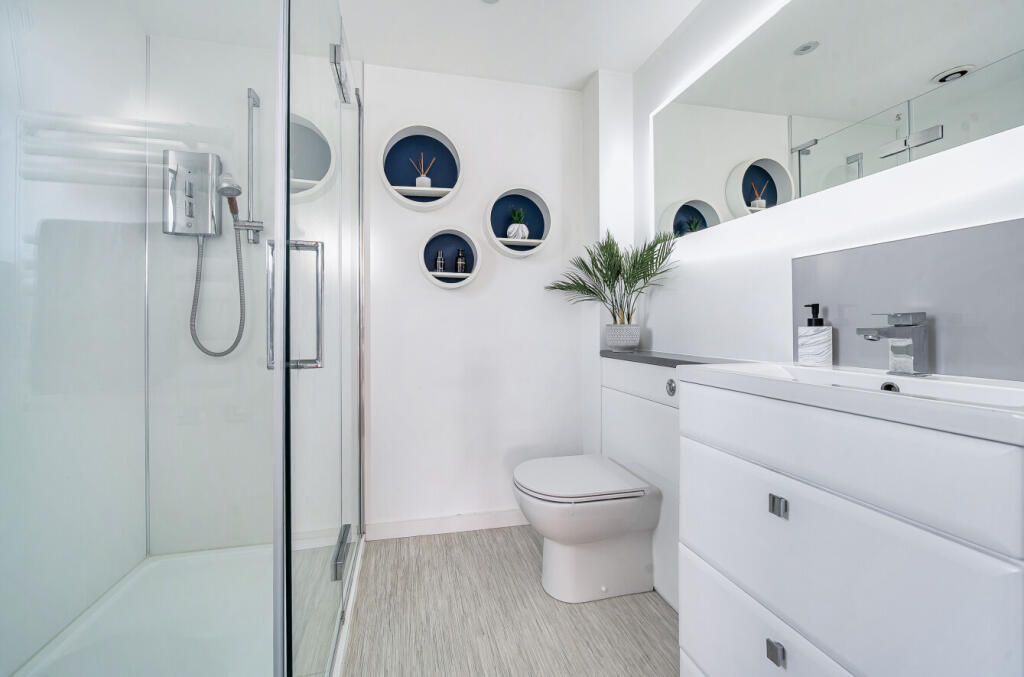 1383828-28-691f3f...